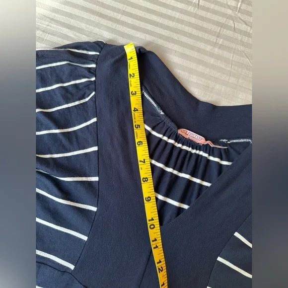 Juicy Couture•short sleeved striped dress•women’s medium•navy & white•tie back - Picture 9 of 15